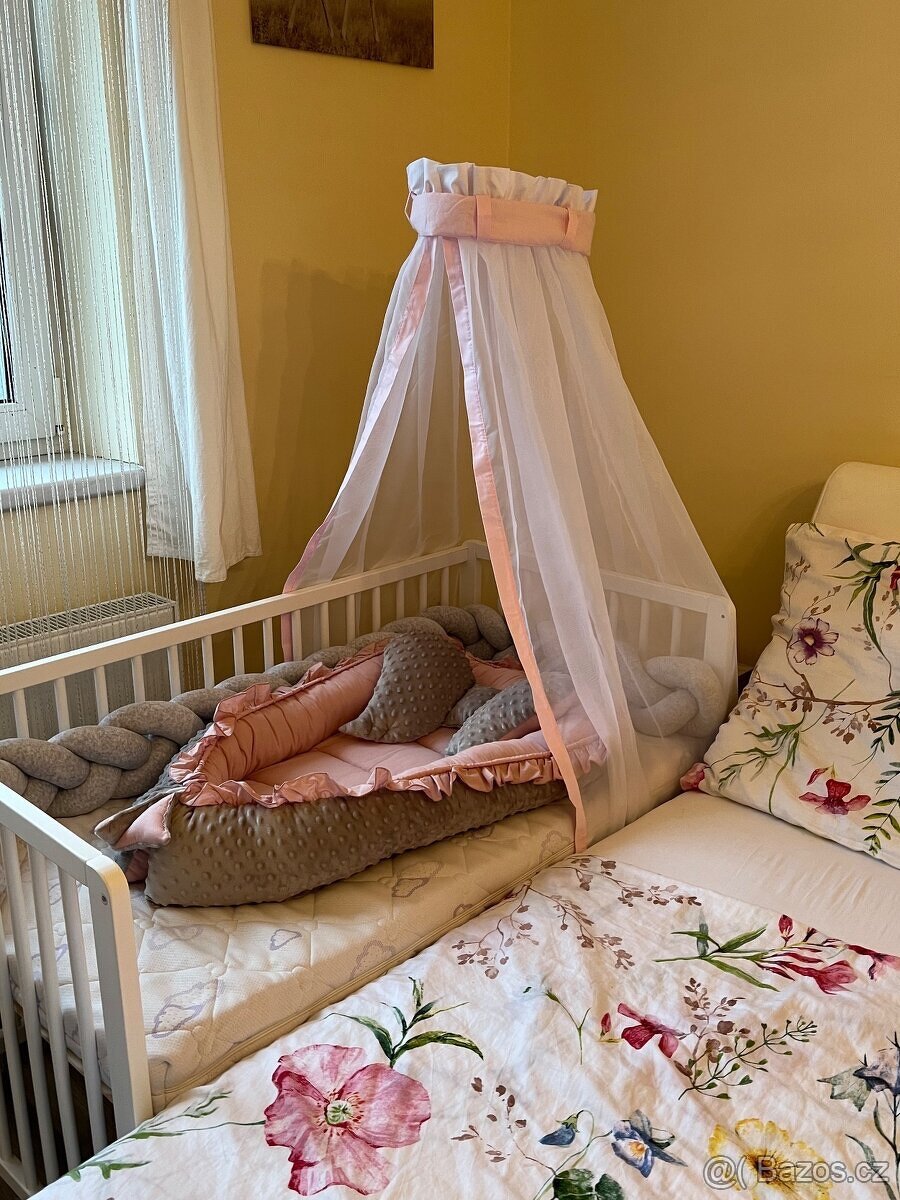 Postýlka bílá pro miminko s nebesy