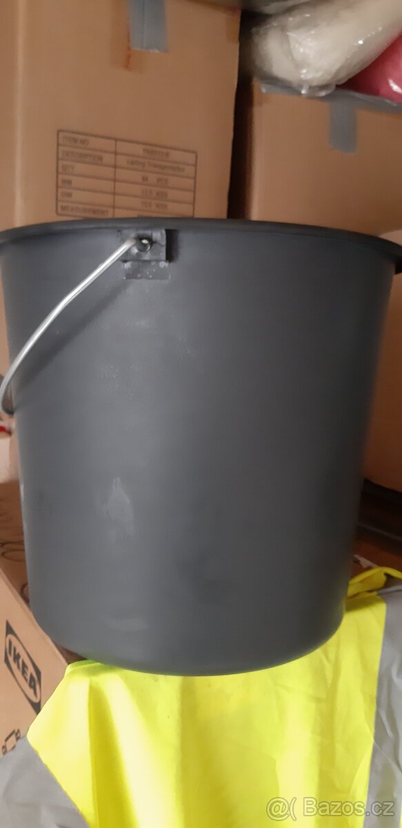Kbelík plastový 12 litrů