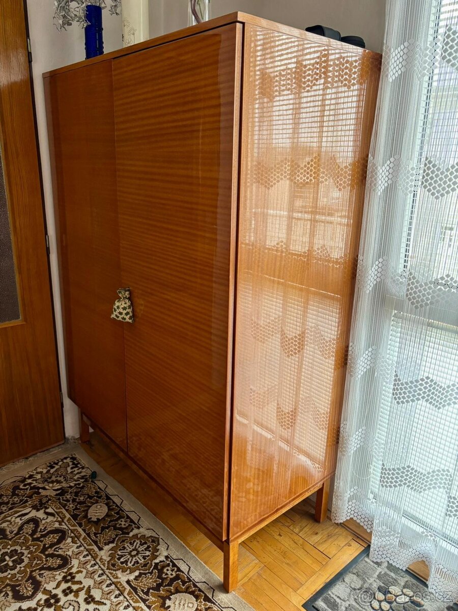 Obývací stěna světle hnědá pětidílná