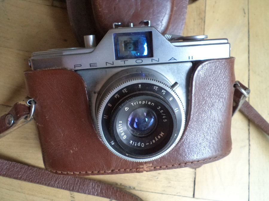 Prodám starý fotoaparát PENTONA II