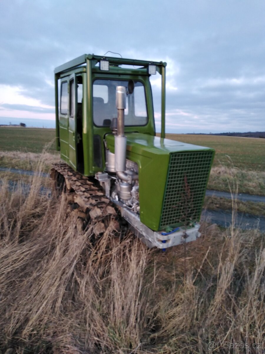 Pásový traktor do lesa Bolgar T54 po velké opravě