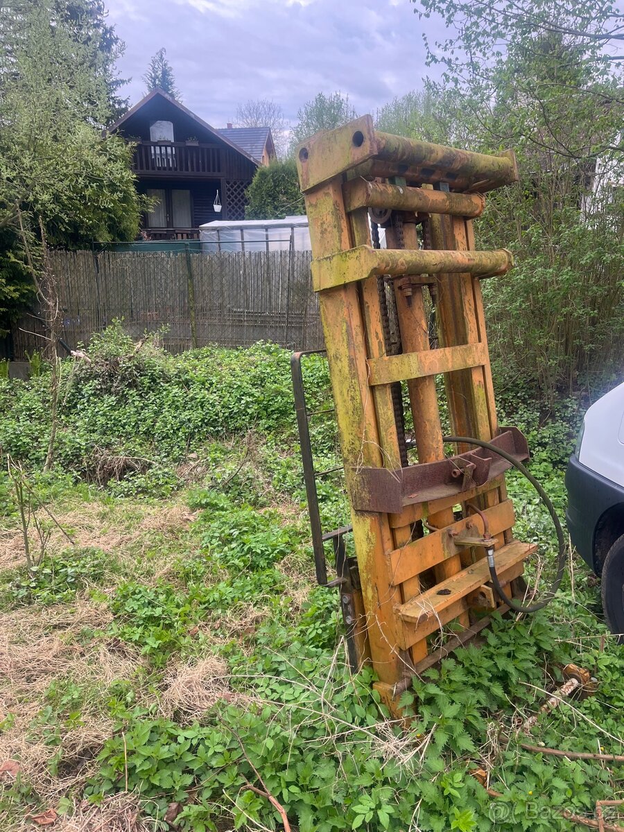 Prodej paletizačních vidlí na traktor