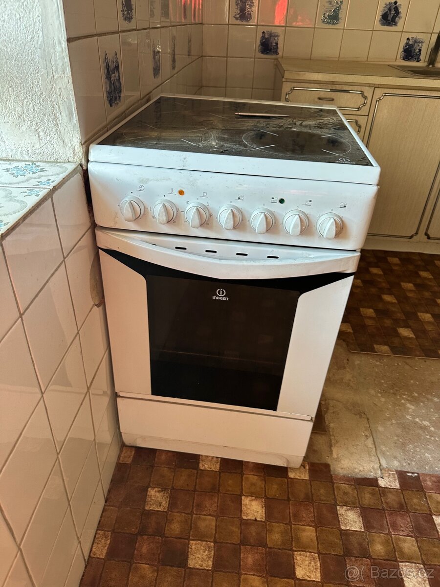 Sporák se sklokeramickou deskou