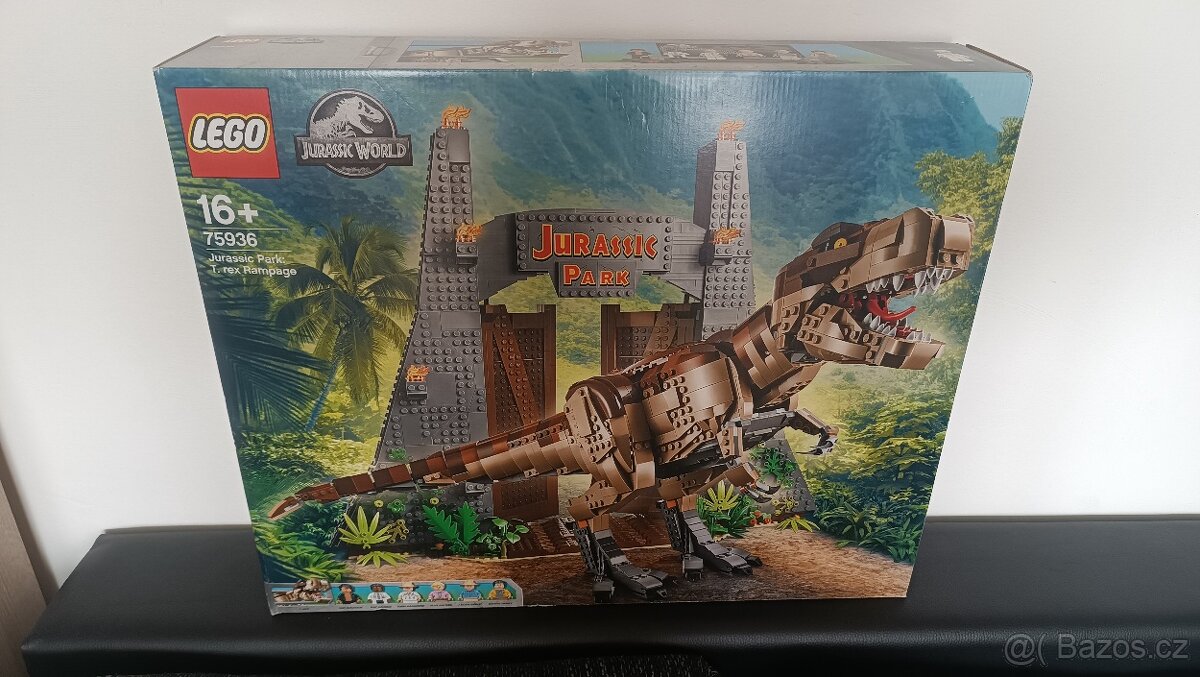 LEGO 75936 Jurský park: Řádění T. rexe