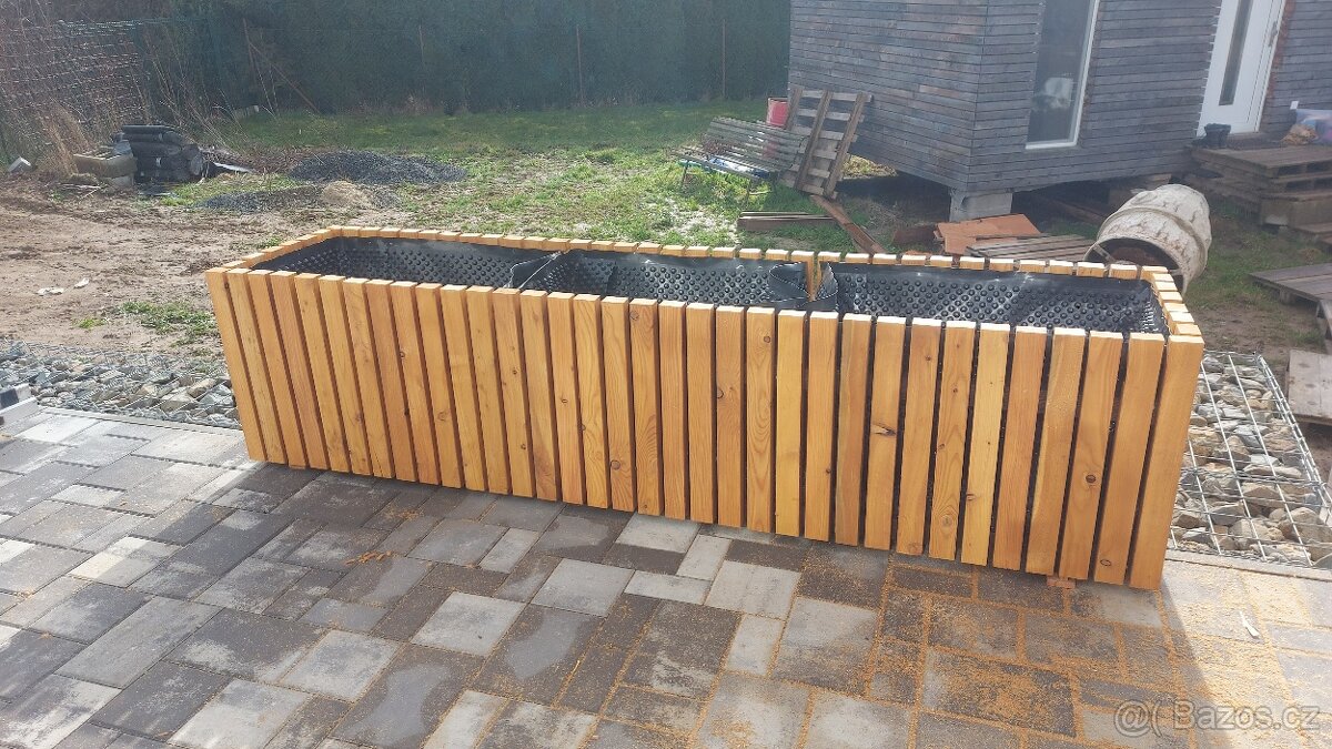 Vyvýšený záhon Modřín 2,5x0,5mx0,6m