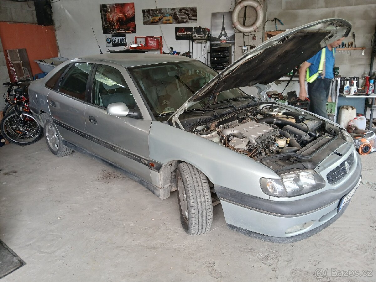 Renault Safrane 2.2 dt (Na náhradní díly)