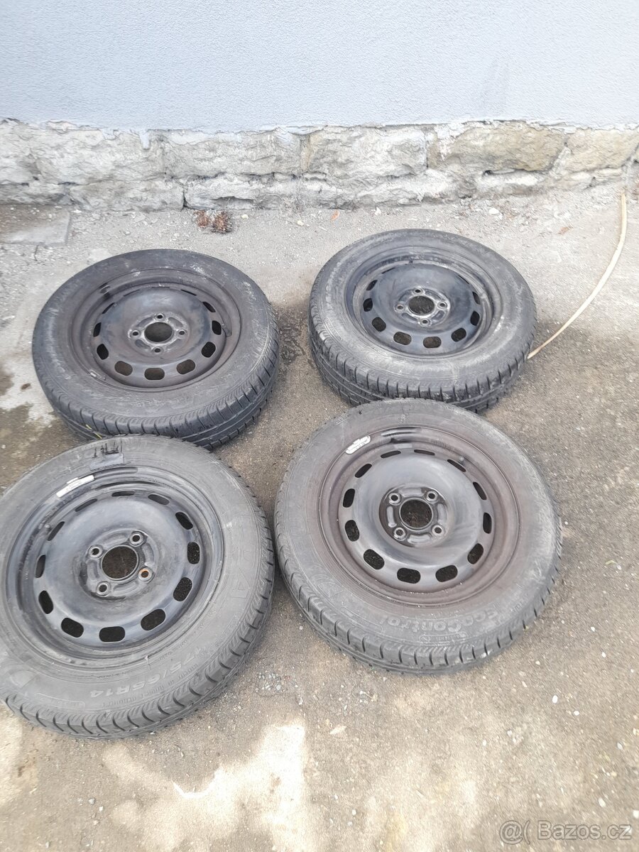 4x 14" obutá letní kola na Ford.