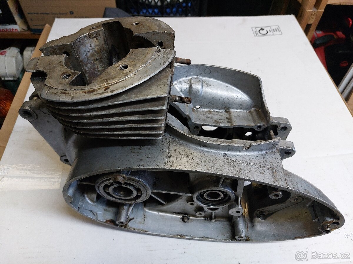 Jawa 250/353 - kartery motoru párové