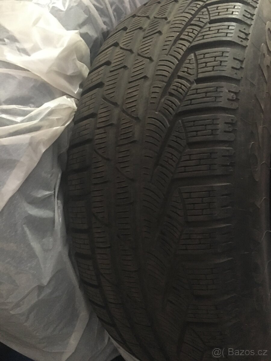 Prodám zimní pneu pirelli 225/55/17