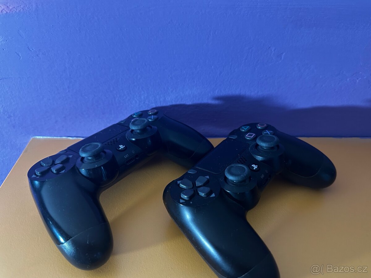 Prodám ps4 slim+2x dualshock+sluchatka+pár her