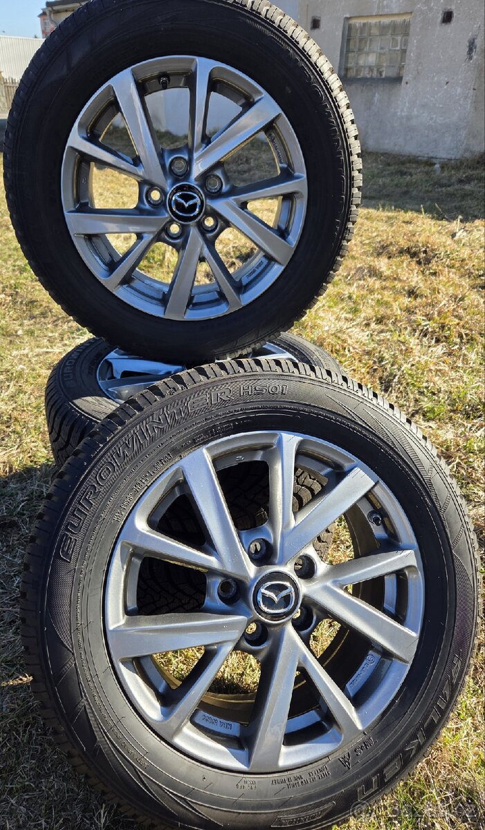 Zánovní orig.zimní sada Mazda 3 16" 5x114,3 pneu 205/60/16