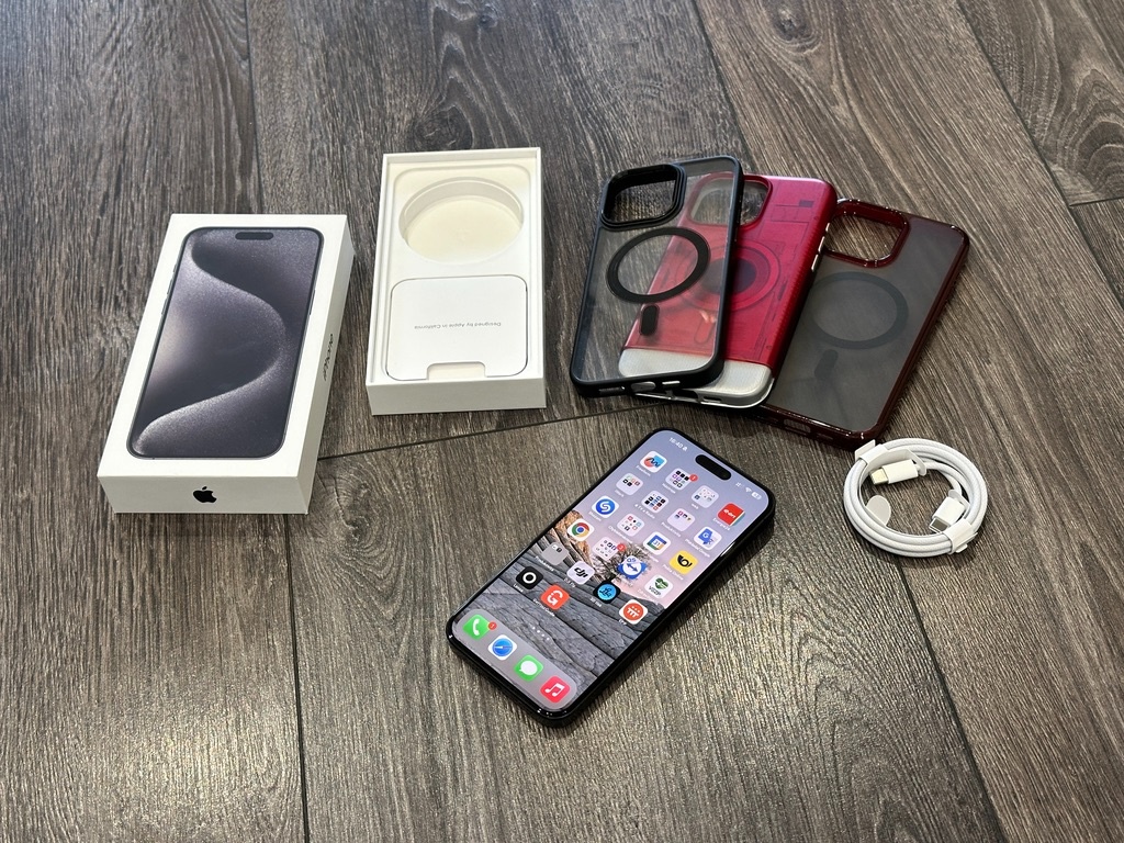 Apple iPhone 15 PRO MAX 512GB šedý TOP STAV komplet