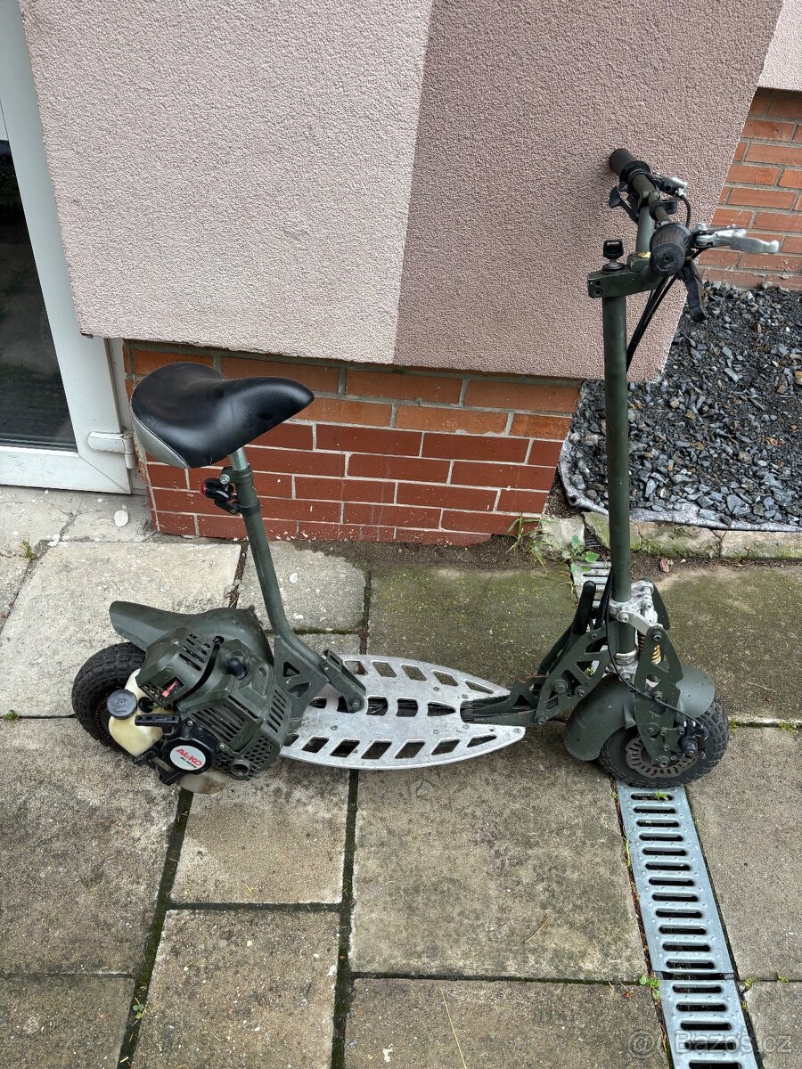 Motorová koloběžka