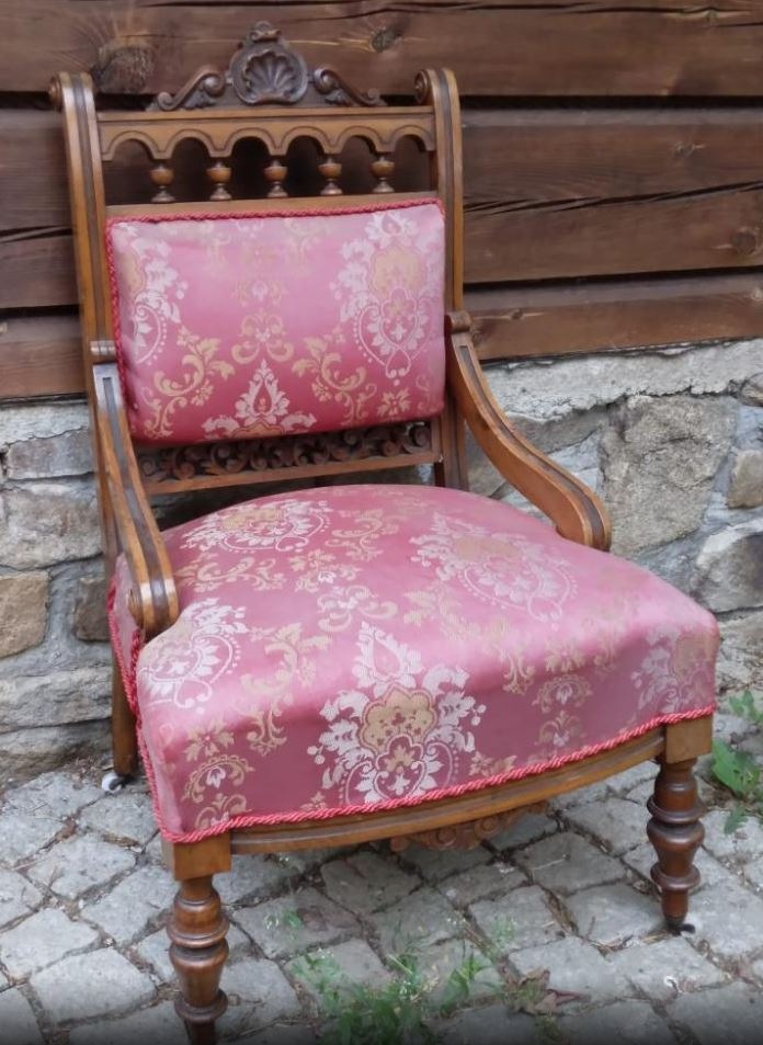 Starožitné měšťanské křeslo růžové