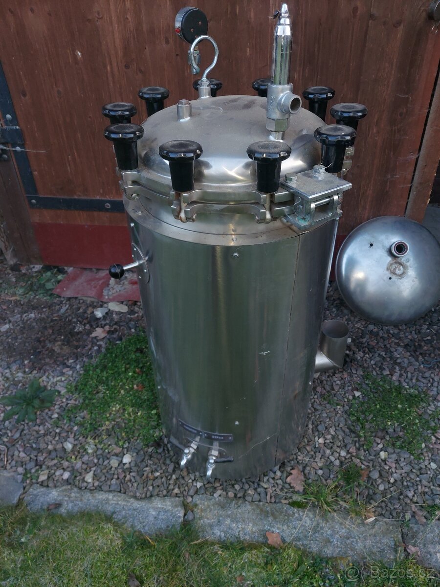 Destilační, sterilizační přístroj 80l- Chirana.