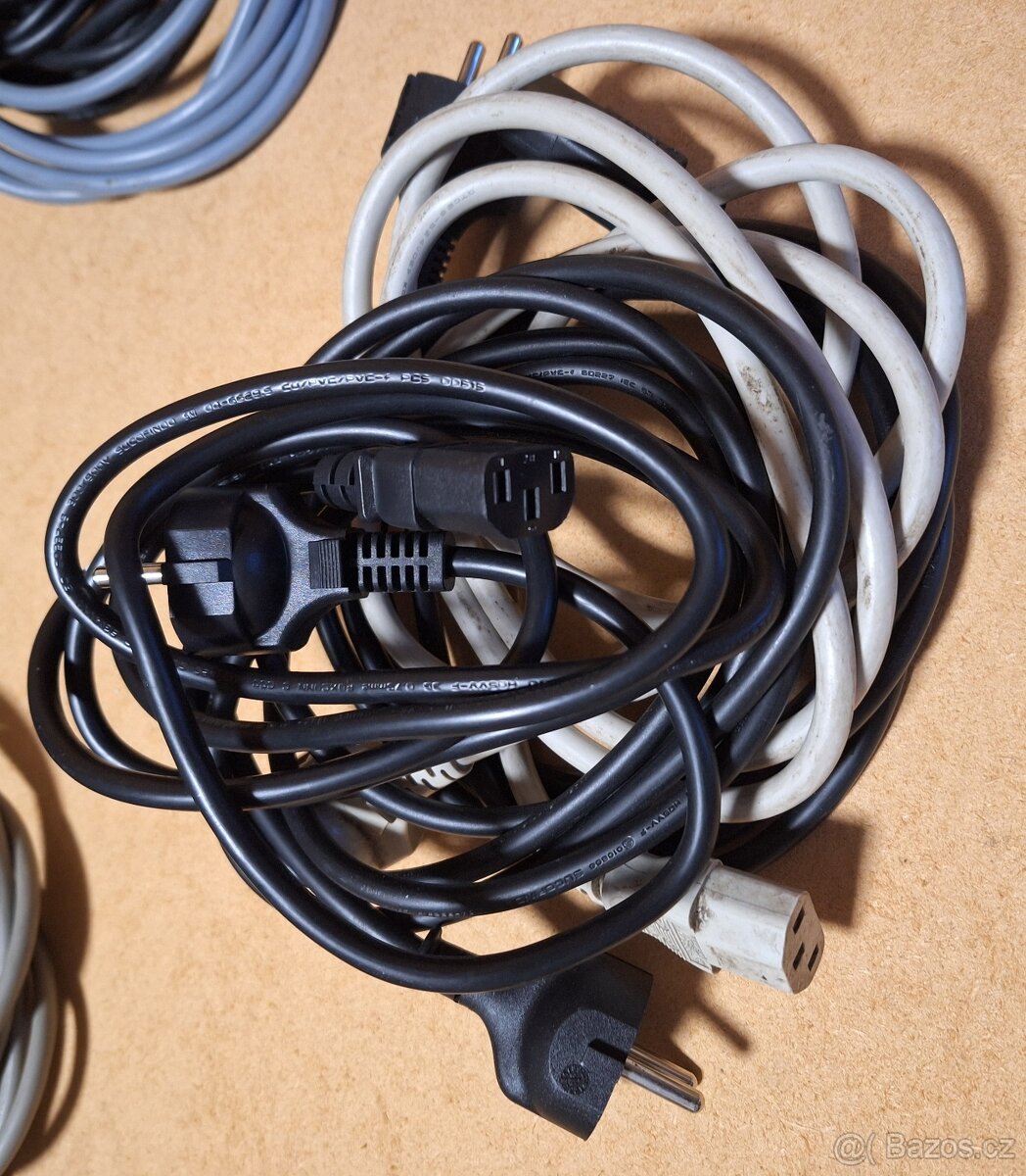 Nápájecí a prodlužovací kabely 230V