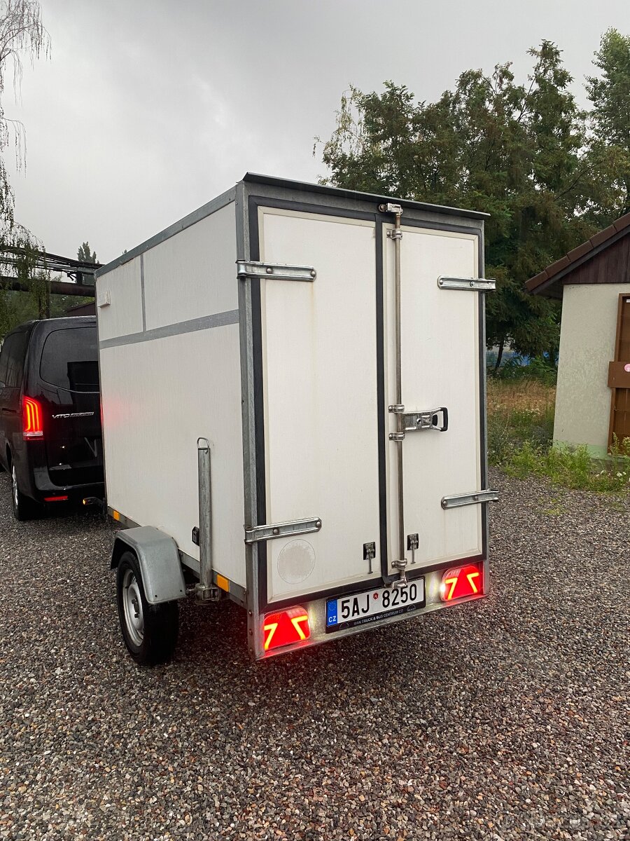 Pronájmu Skříňový přívěs 750 kg