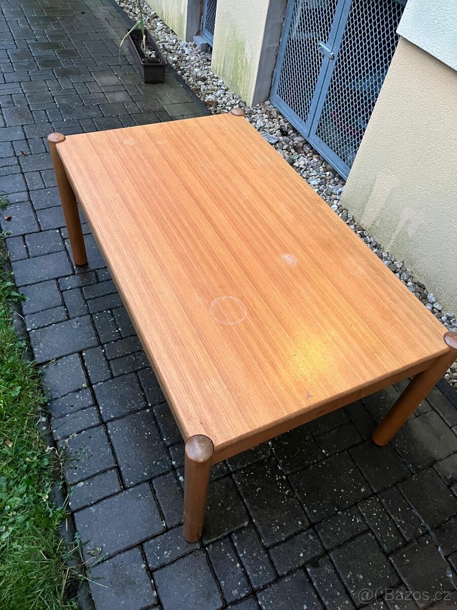 Konferenční stolek