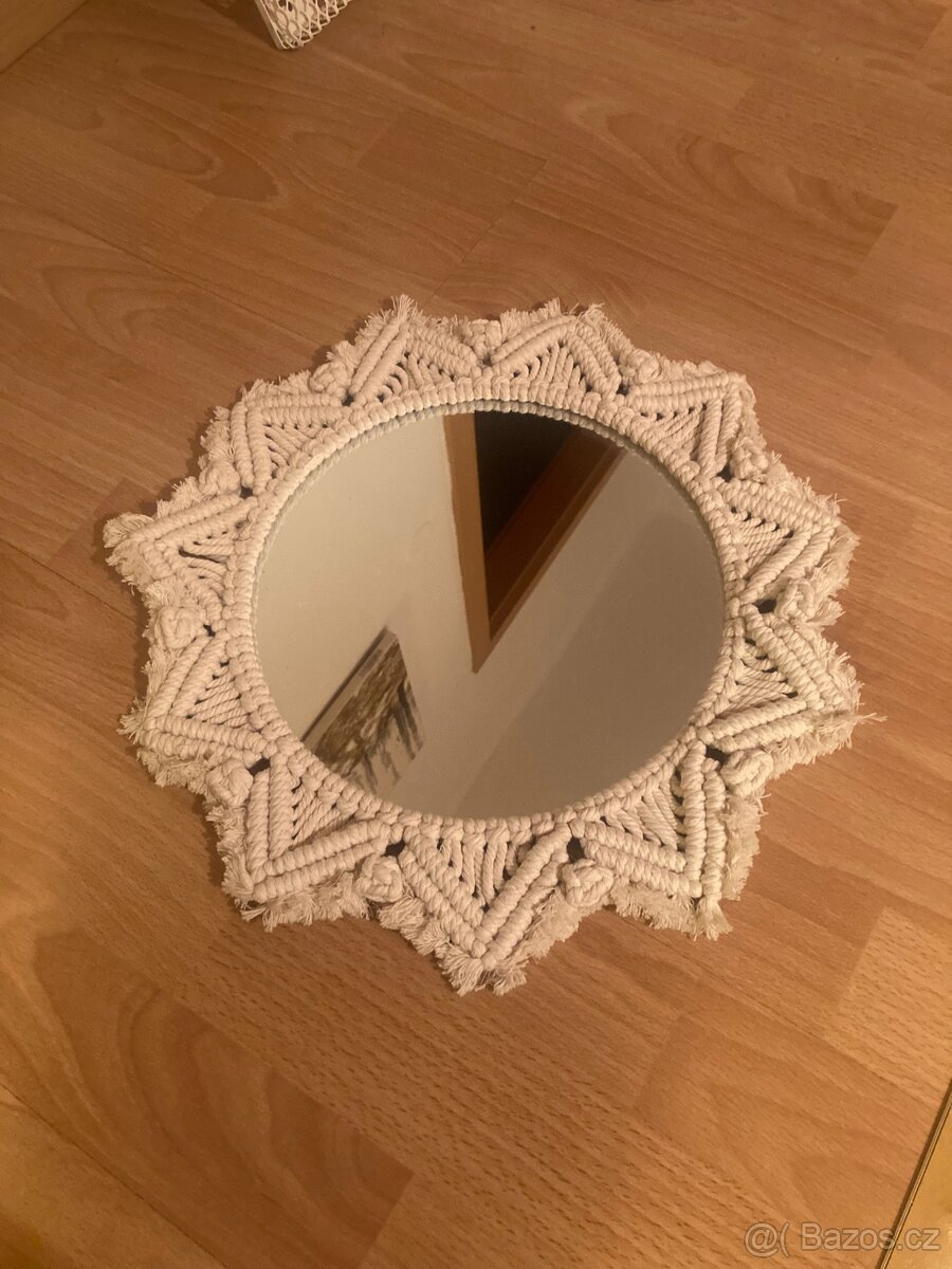Zrcadlo s macrame