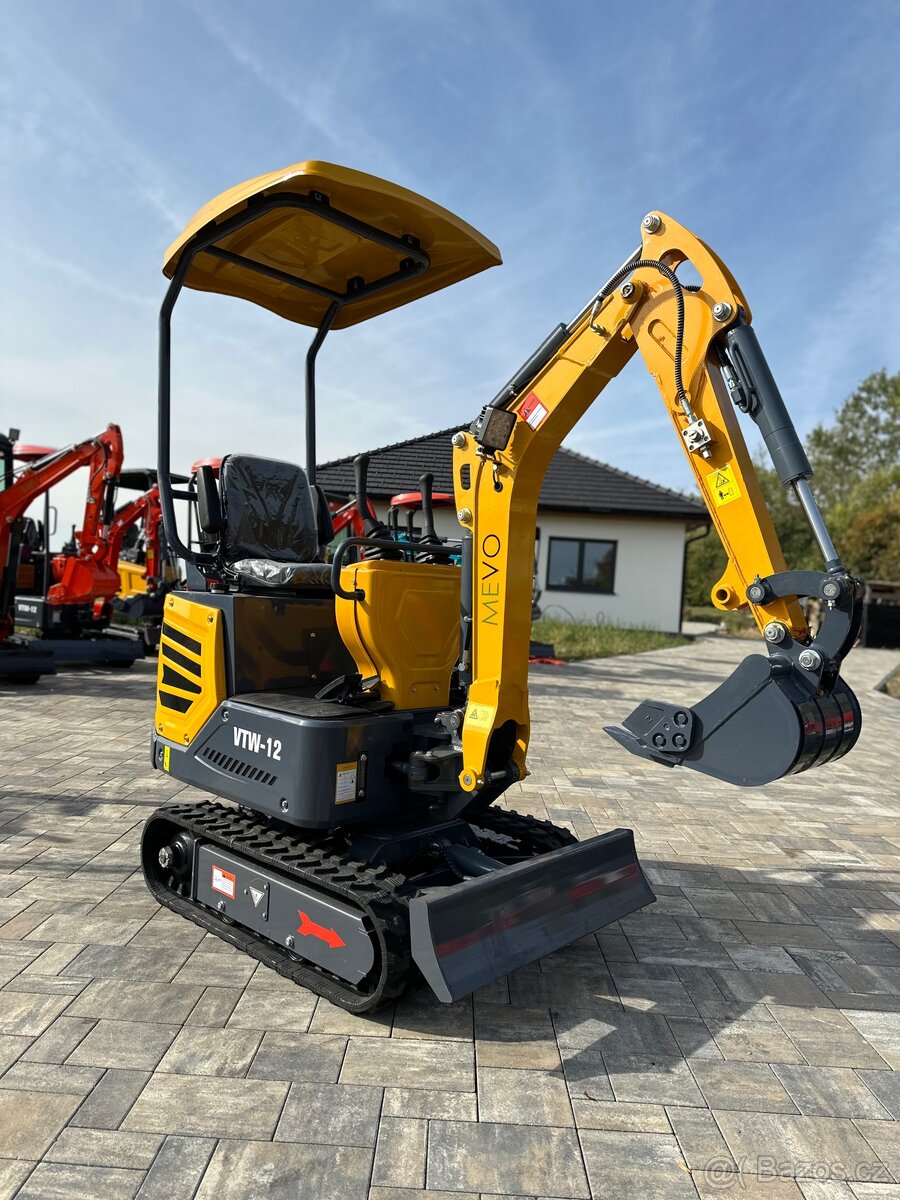 Minibagr MEVO VTW-12E předváděcí stroj včetně DPH