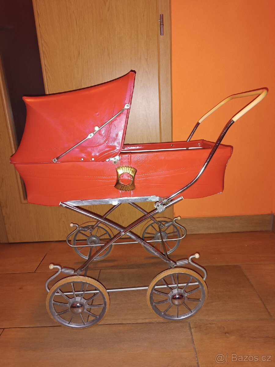 Retro dětský kočárek