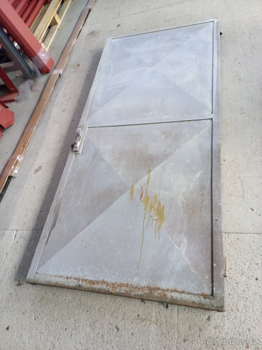 Plechové vrata, brána