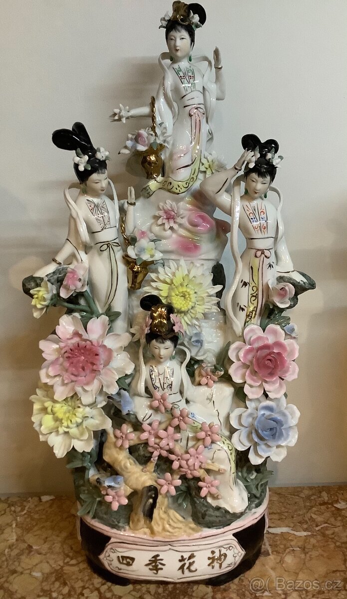 Staré porcelánové sousoší Asie