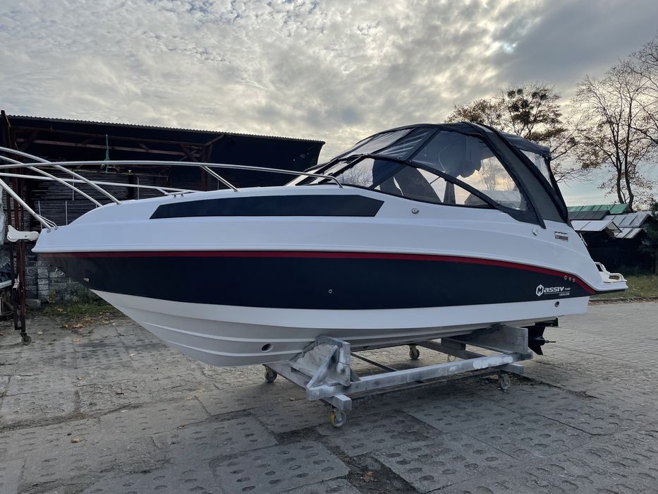 Motorova kajutova loď