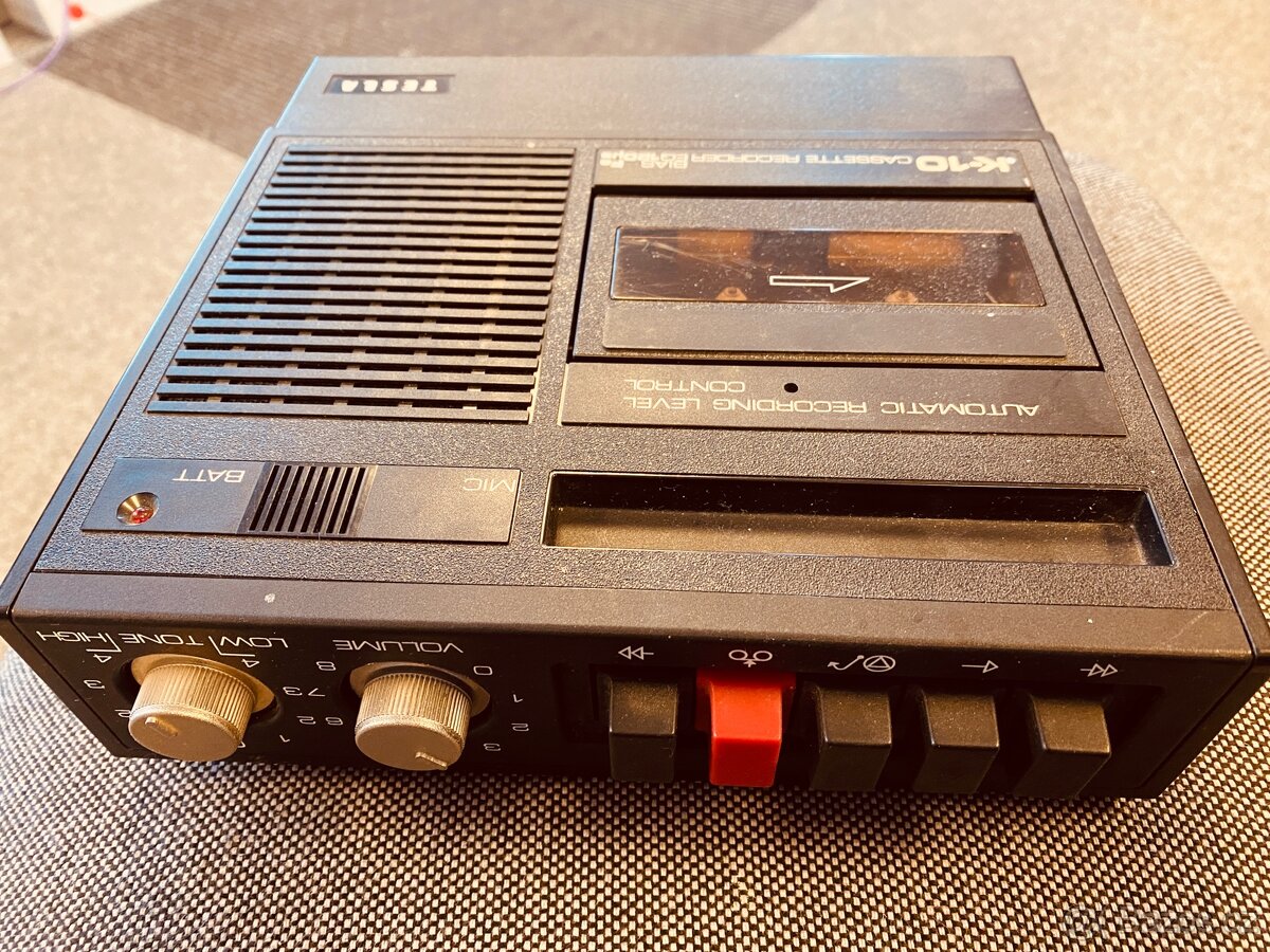 Kazetový magnetofon Tesla K10