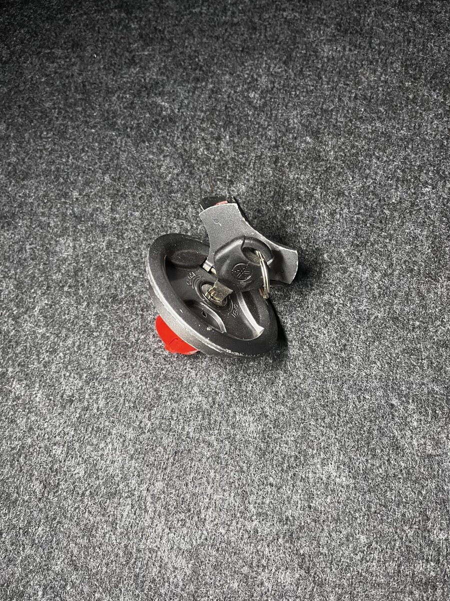 víko nádrže Yamaha yzf-r 125