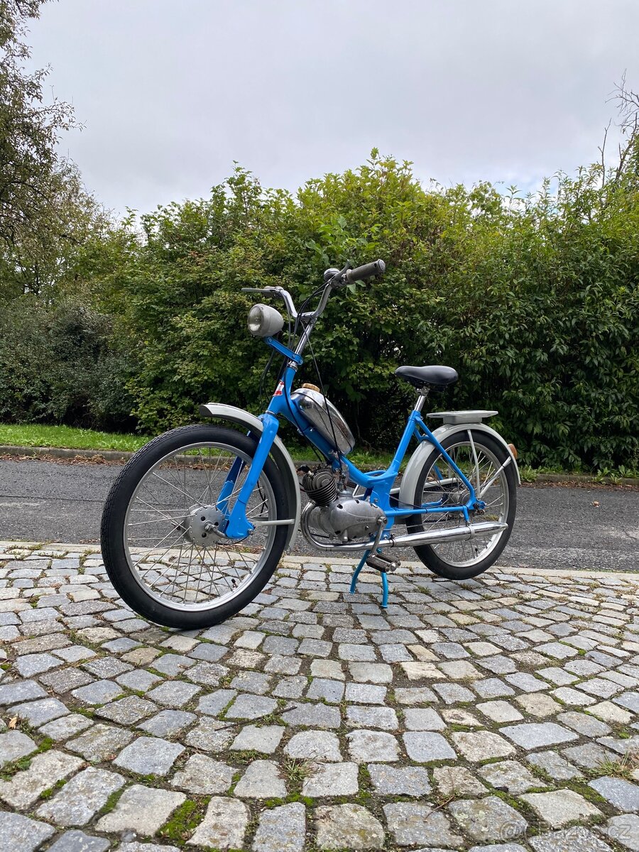 Jawa stadion s11 ,, ušák “