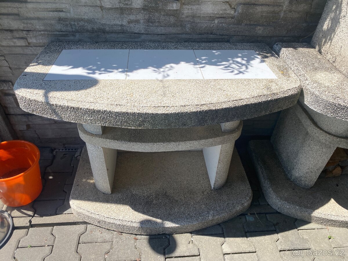 Betonovy stul ke grilu