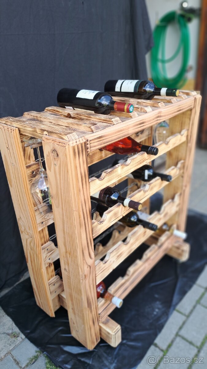 Stojan na vino