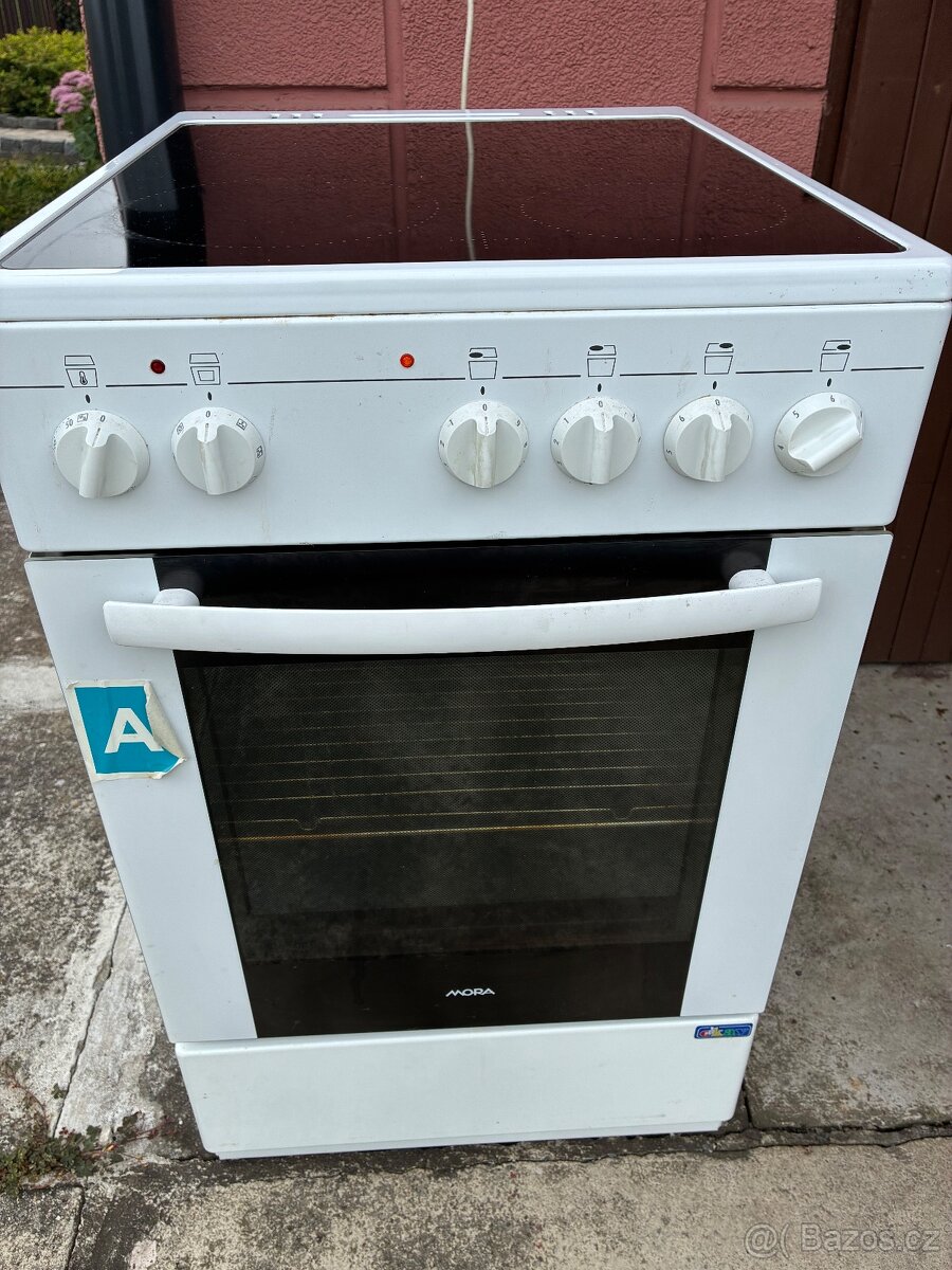 Celoelektrický sporák Mora CS612GW