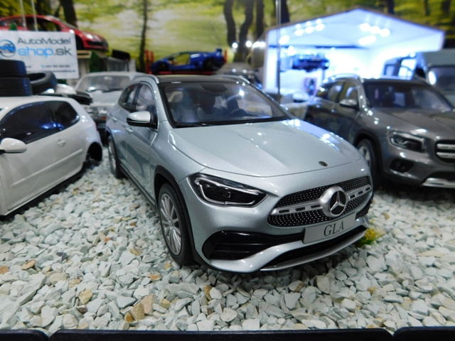 model auta Mercedes GLA  1:18