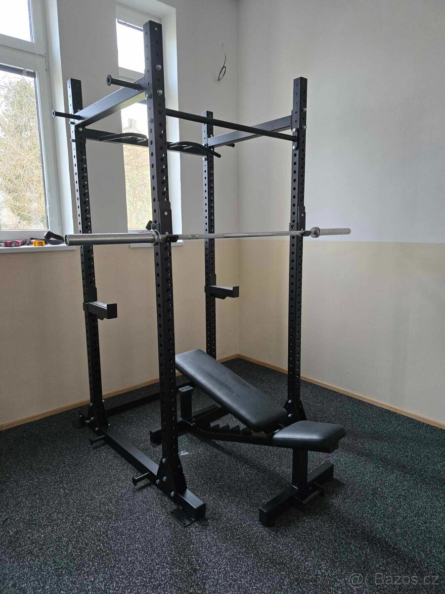 Masivní dřepovací klec - power rack, posilovací věž