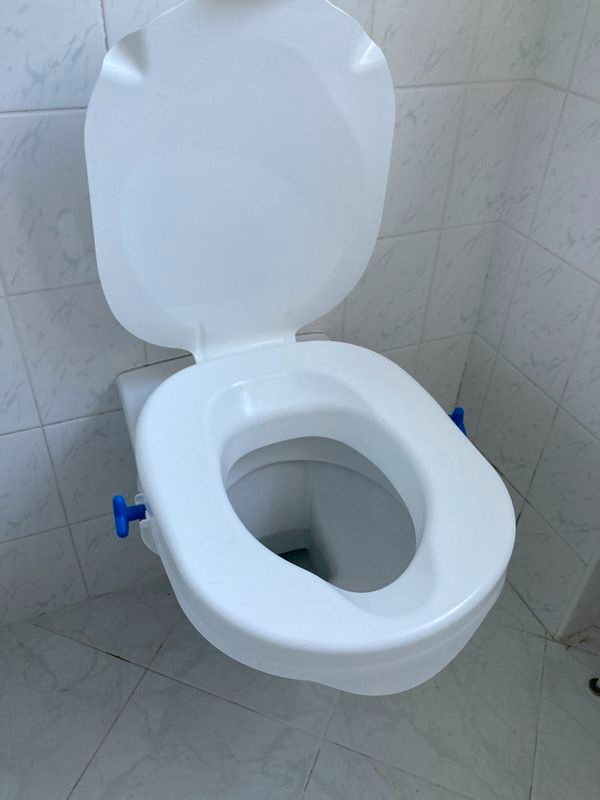 sedátko záchodové zvýšené Rohotec s víkem