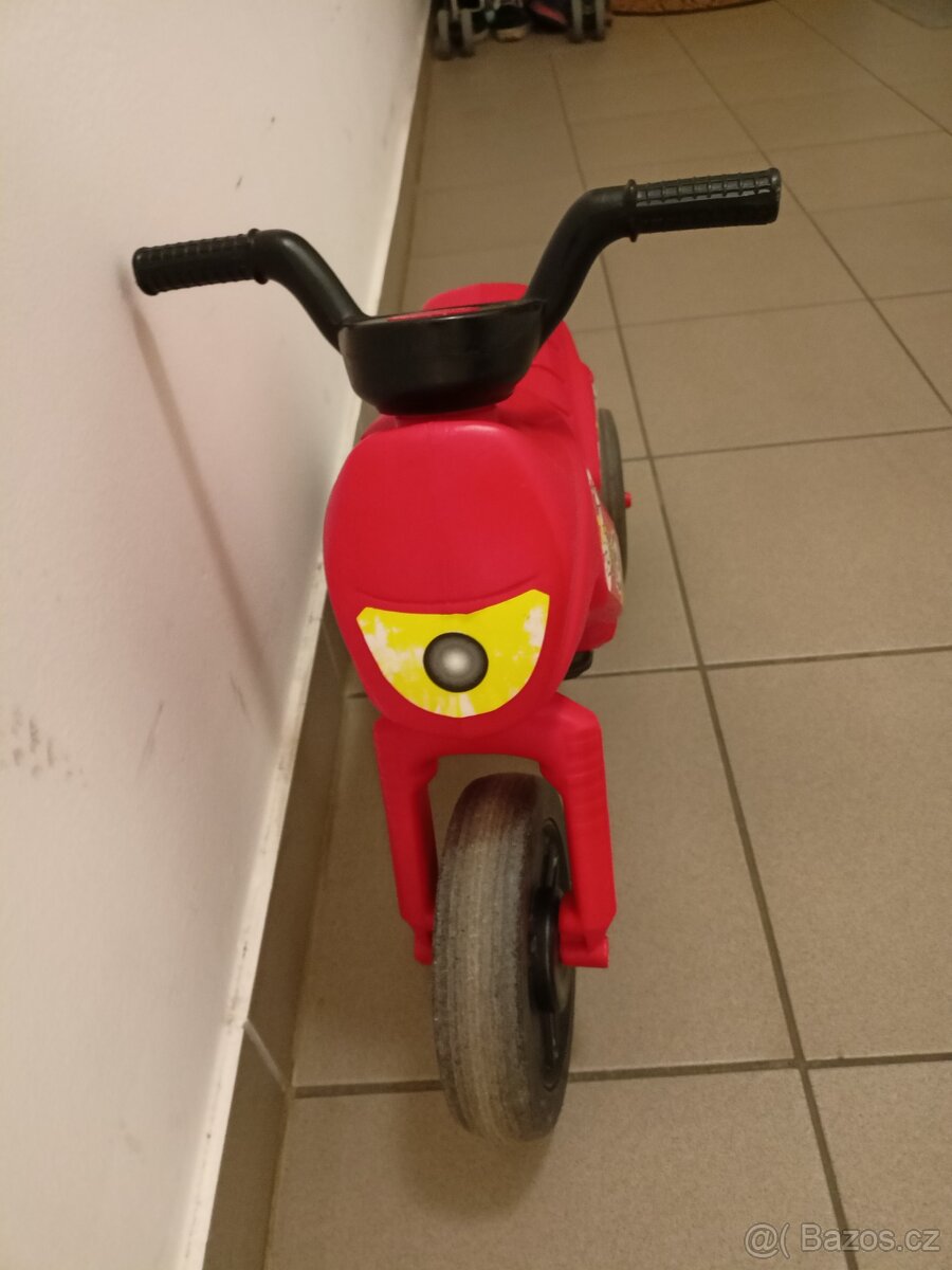plastové odrážedlo