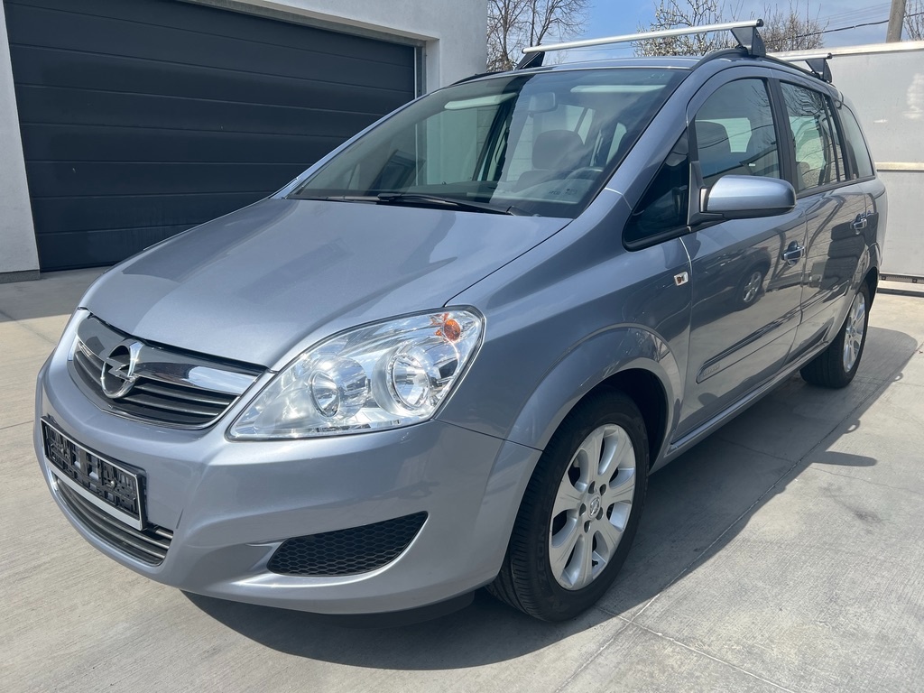 Opel Zafira 1.6i 85KW 1.MAJ. 7 MÍST TEMPOMAT PDC 2X ALU KOLA