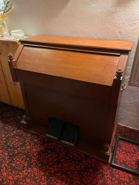Harmonium z 19. stol. -funkční