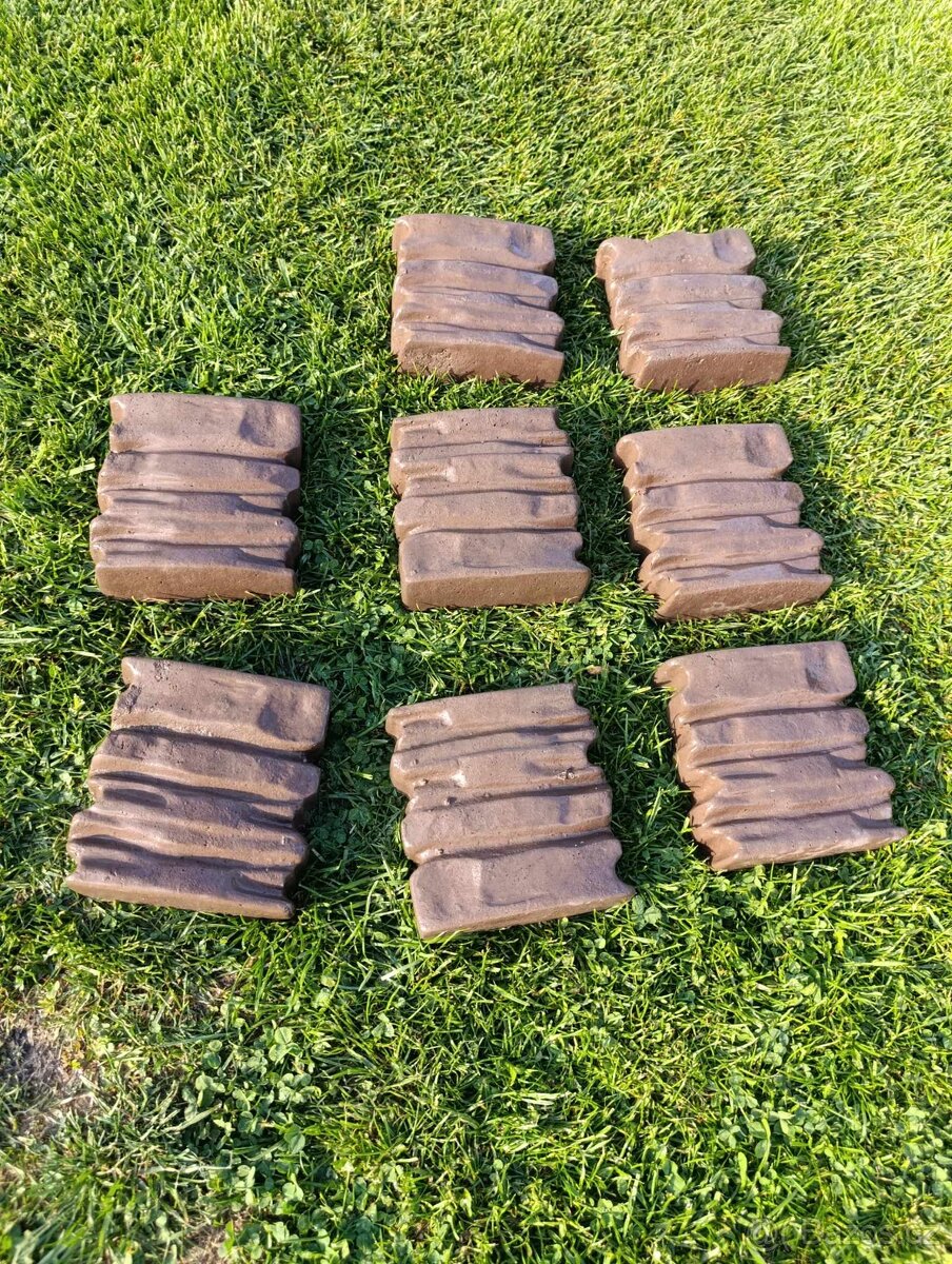 8x stříšky na betonové sloupky dekor, barva hnědá