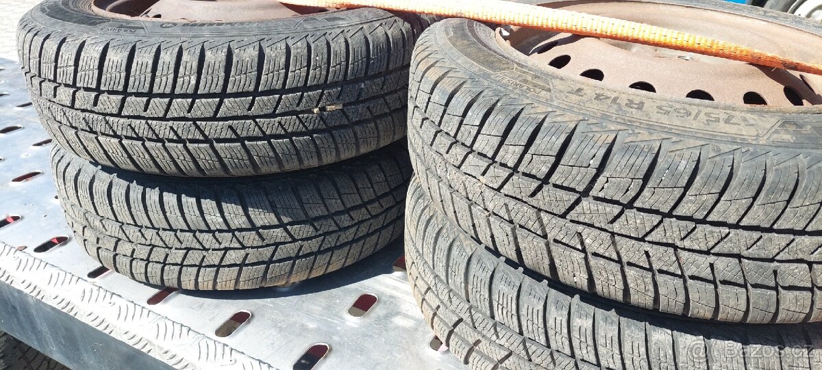 Yaris pneu s disky zimní 175/65 r14