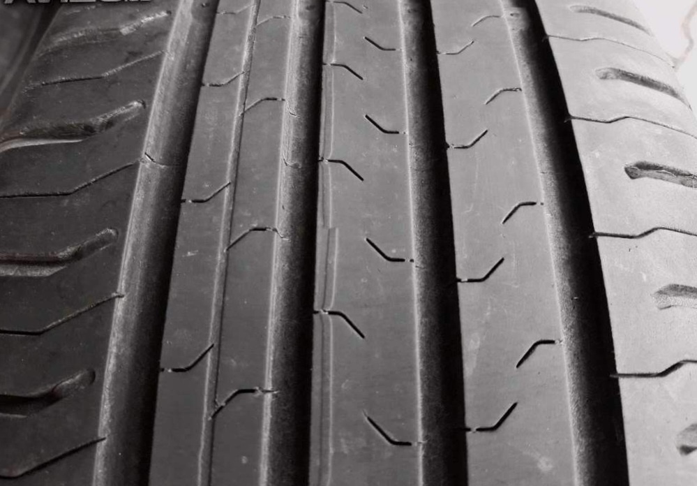 Po 2ks letních pneu 215/65 R16: