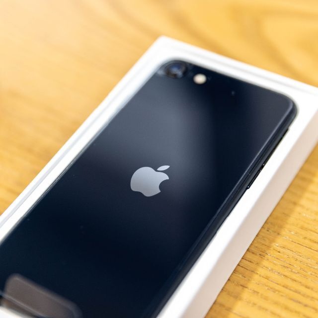 ZÁNOVNÍ. IPHONE SE-2020- / 64 GB. BLACK. ZÁRUKA