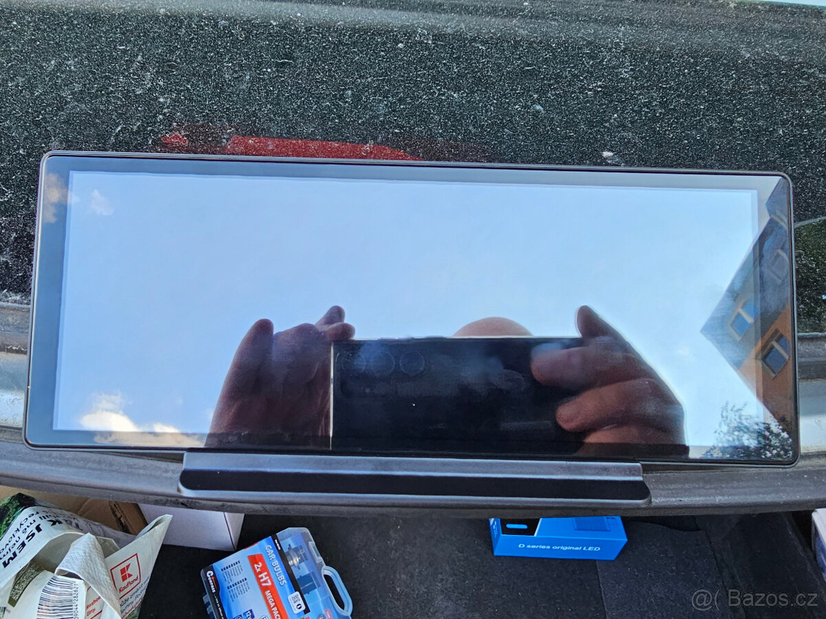 Externí display pro připojení mobilu