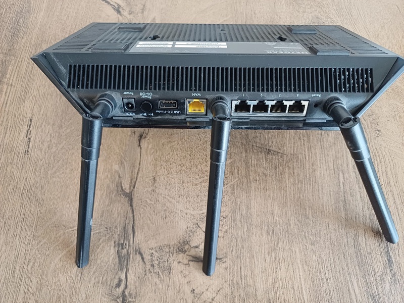 Netgear AC1750 R6400v2 Wi-Fi Router