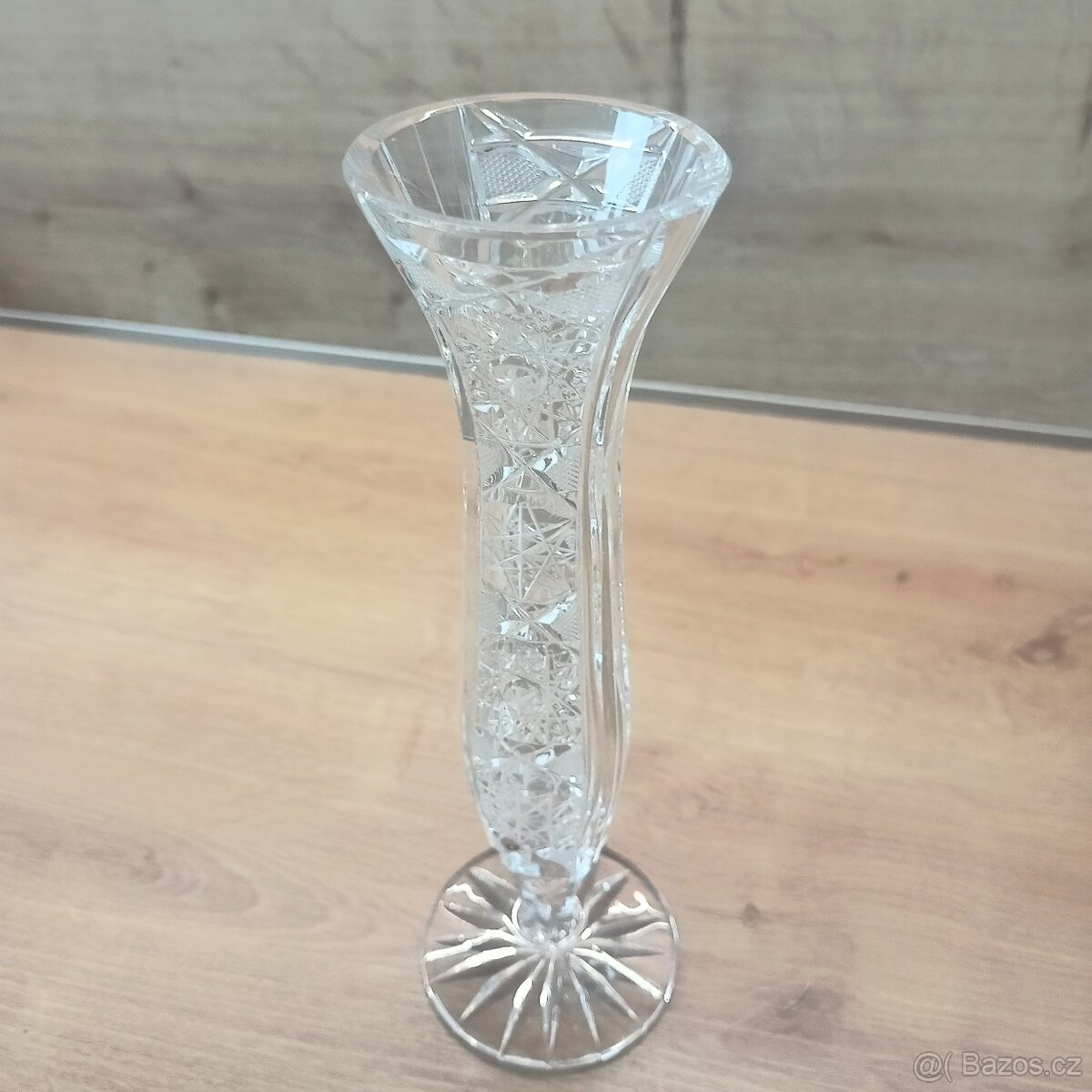 vázička broušená