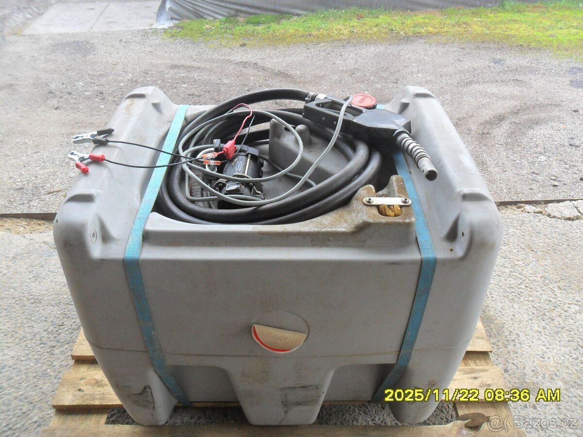 Mobilní nádrž na naftu