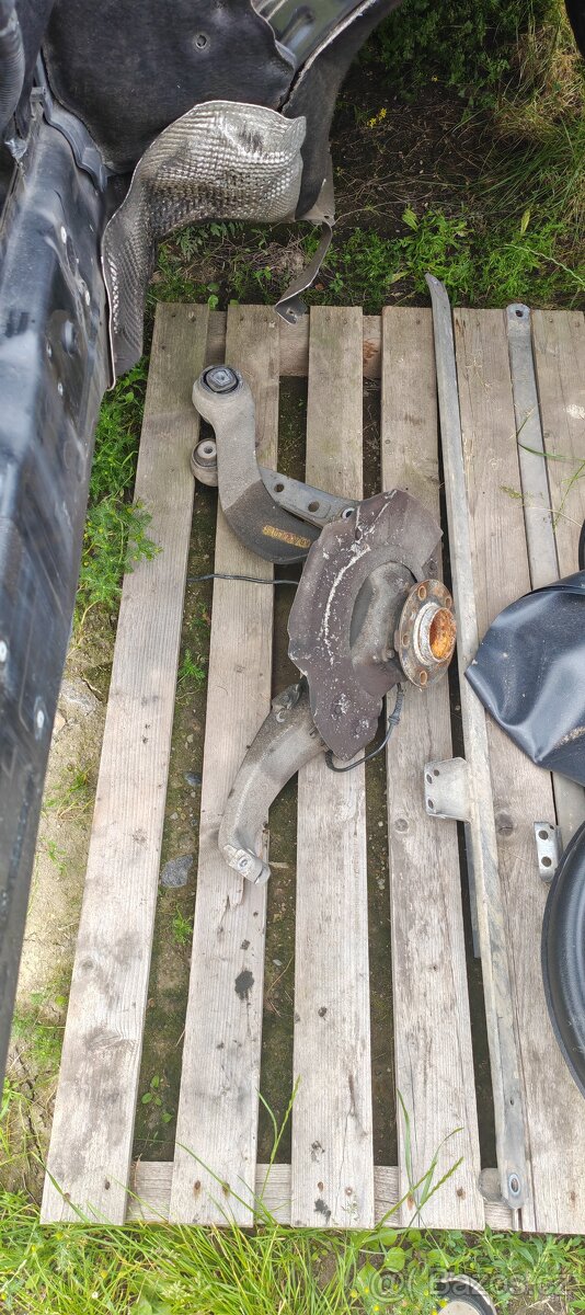 přední prava těhlice a ramena BMW F11 3.5D 230KW xdrive