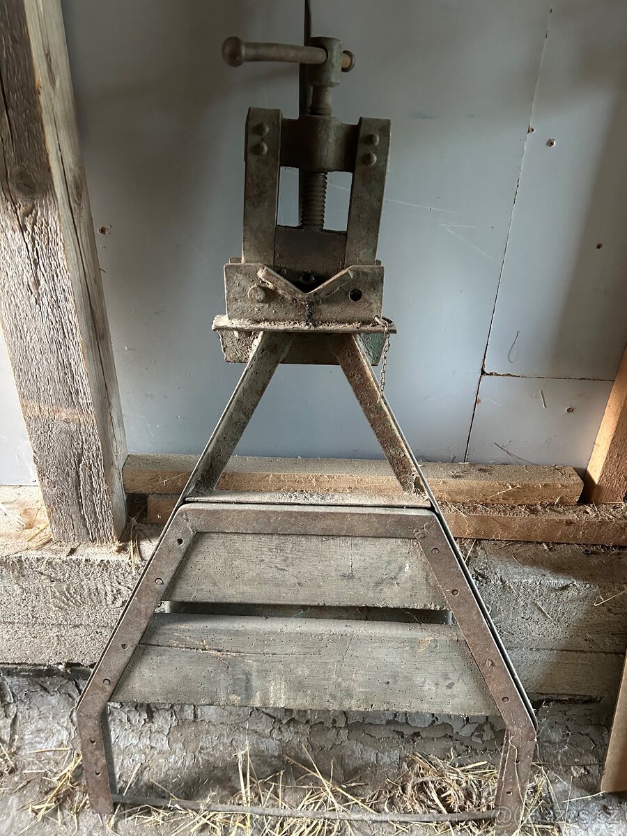 Instalatérský svěrák